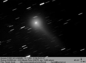 Fotografie Tome Hynka z 12.7.2001 - zde lpe vynikne hlava komety