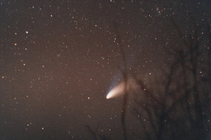 Kometa 1. dubna 1997, v pslun