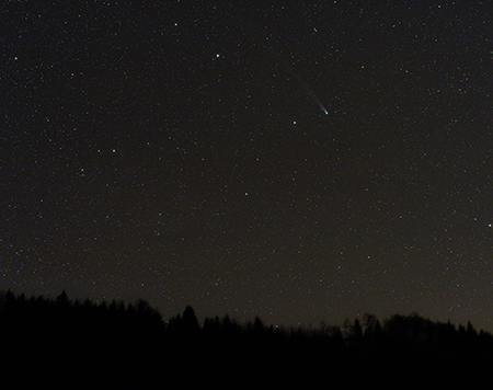 30x30 sekund expozic komety Lovejoy objektivem 50mm