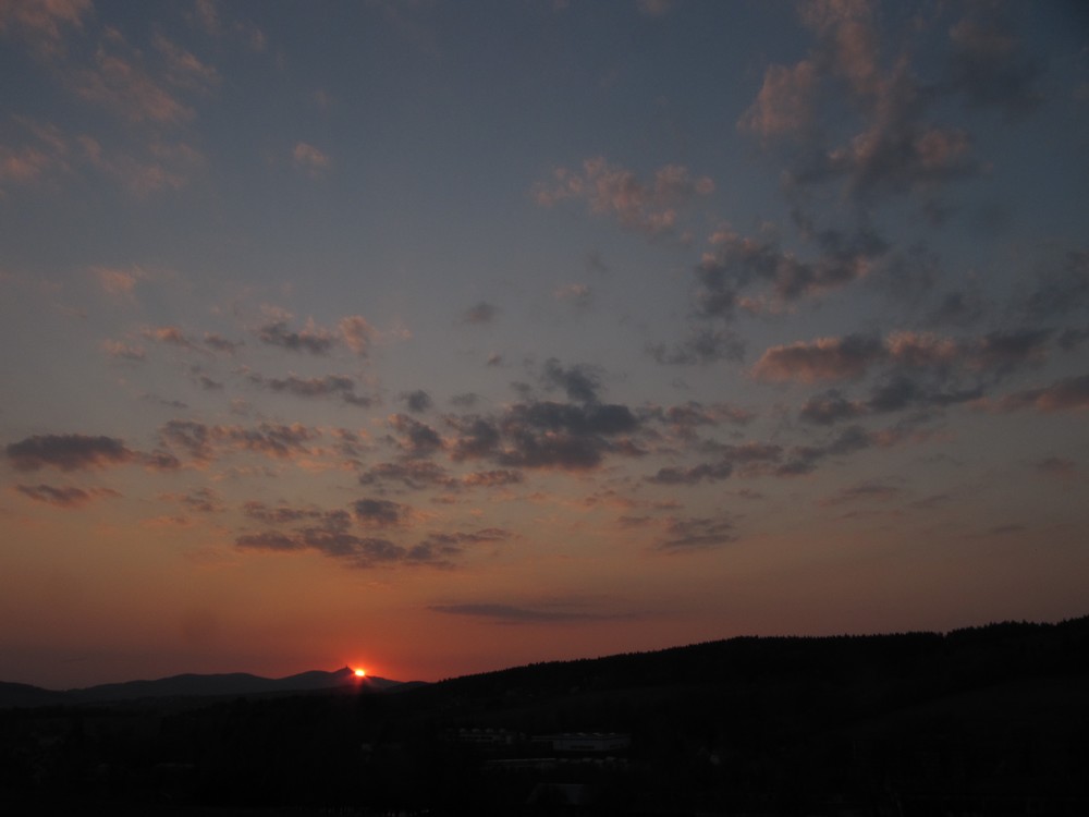 Západ Slunce 21.4.2011 za Ještědem