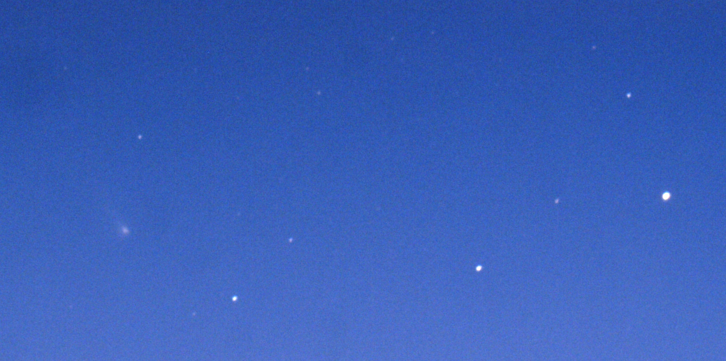 Kometa 96P/Machholz - výřez ze snímku ED80/600 f402mm, 6x20s iso400, Martin Gembec
