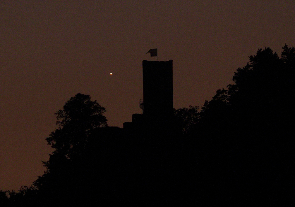 Merkur a hrad Frýdštejn z Malé Skály 19. 5. 2014
