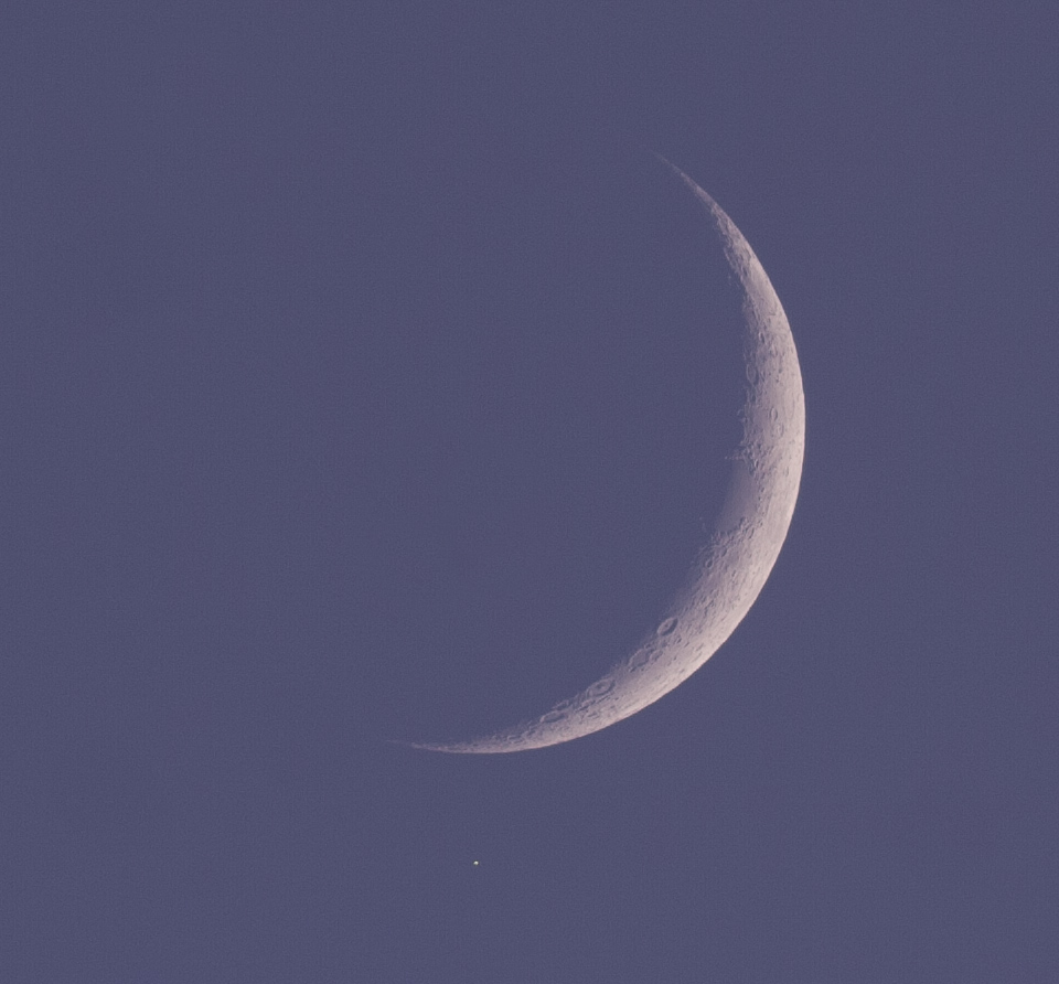 Měsíc a Aldebaran ve 20:15 SELČ 21.4.2015