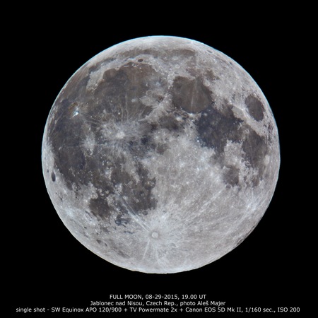 Měsíc v úplňku. Foto: Aleš Majer
