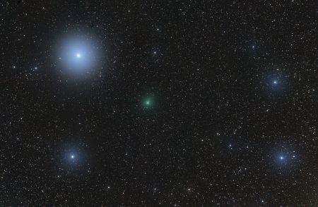 Kometa C/2020 M3 (ATLAS) 14. 11. 2020, zač. expozic 23:18 SEČ, 51×60s, ISO 1600, Canon 6D, Celestron ED80/600 s reduktorem Vixen 0,67× (400 mm), Pixinsight