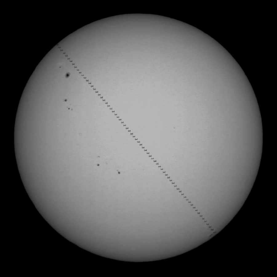 Přelet ISS přes Slunce 30.4.2012