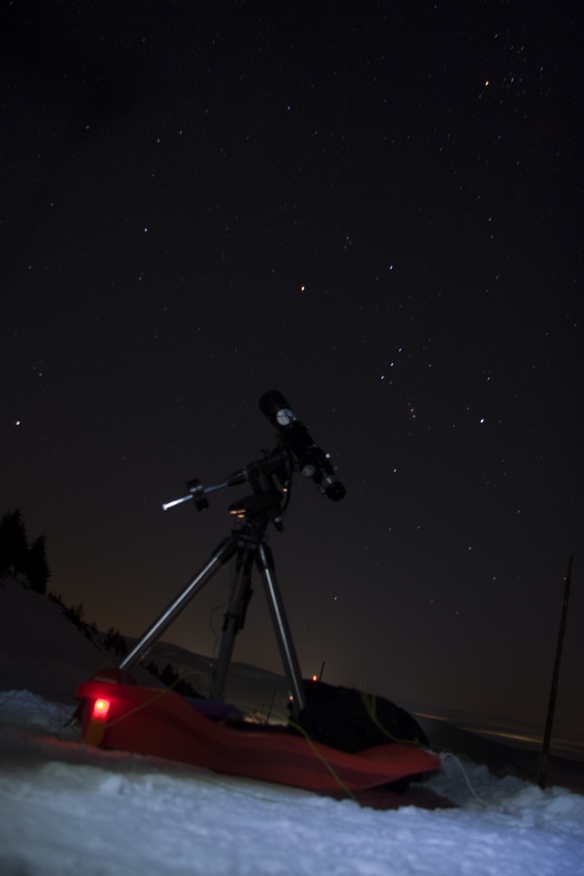 Montáž 28. 1. 2017 na Vrbatce, nechybí ani dopravní prostředek a v pozadí Orion