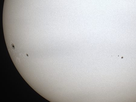 Sluneční skvrny 24. 11. 2020 kolem 13:09 SEČ. Vlevo aktivní oblasti AR2785 a 2786, vpravo AR2783.
