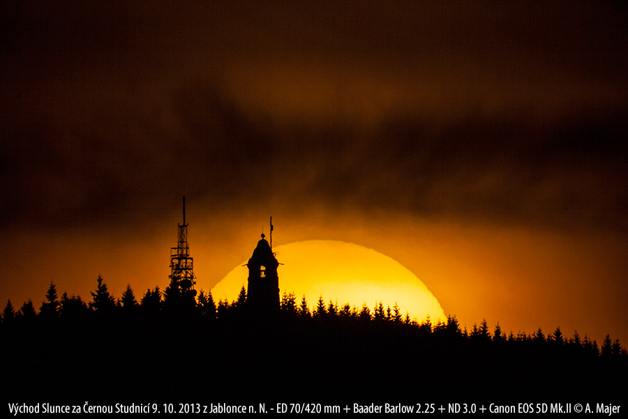 východ Slunce za Černou Studnicí na podzim (Aleš Majer)