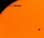Merkur na slunenm disku pohledem sondy SOHO