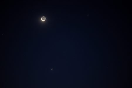 Seskupení Měsíce Venuše a Jupiteru 20. 8. 2025. Samyang 135 mm a Canon R6MkII.
