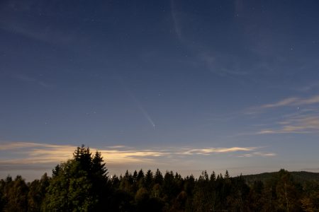 Kometa C/2023 A3 (Tsuchinshan-ATLAS) 16. 10. 2024 v 19:50 SELČ. Canon R6 MkII, Sigma Art 35/2,8, expozice 4 sekundy, ISO1000. Foto: Martin Gembec