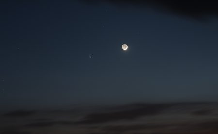 Uran, Jupiter, Měsíc a 12P/Pons-Brooks 10. 4. 2024 z Hodkovic. Foto: Martin Mašek