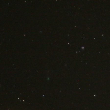 Kometa Leonard 8. 12. 2021 zachycená běžným setovým objektivem a Canonem 5D