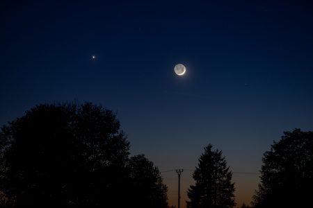 Měsíc a Venuše 18. 5. 2026 ve 22:23 SELČ, Canon R6MkII, Samyang 135mm f2, ISO400, 1 sekunda