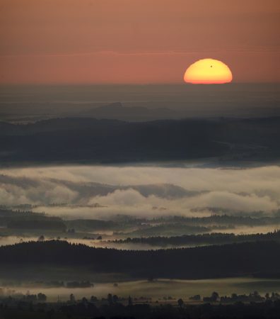 Východ Slunce s Venuší. Česká astrofotografie měsíce za červen 2012. Autor: Martin Gembec