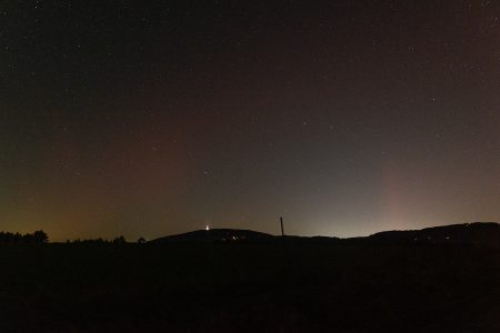 Polární záře a Ještěd 18. 10. 2025 21:54 SELČ, Canon R6MkII, Sigma 24 mm, 2 s, ISO6400