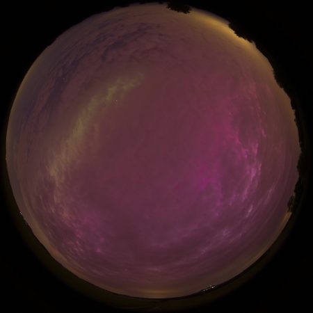 Polární záře za mraky 11. 5. 2024 v 0:24 SELČ, Canon R6Mk2, Sigma 8 mm, ISO 1600, 10 s. Foto: Martin Gembec/iQLANDIA