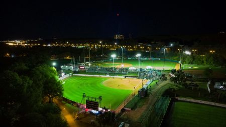 Úplné zatmění Měsíce 7. 9. 2025 doprovázelo i úvodní zápas softballového mistrovství Evropy v Praze. Z dronu jej zachytil Jakub Kuřák.